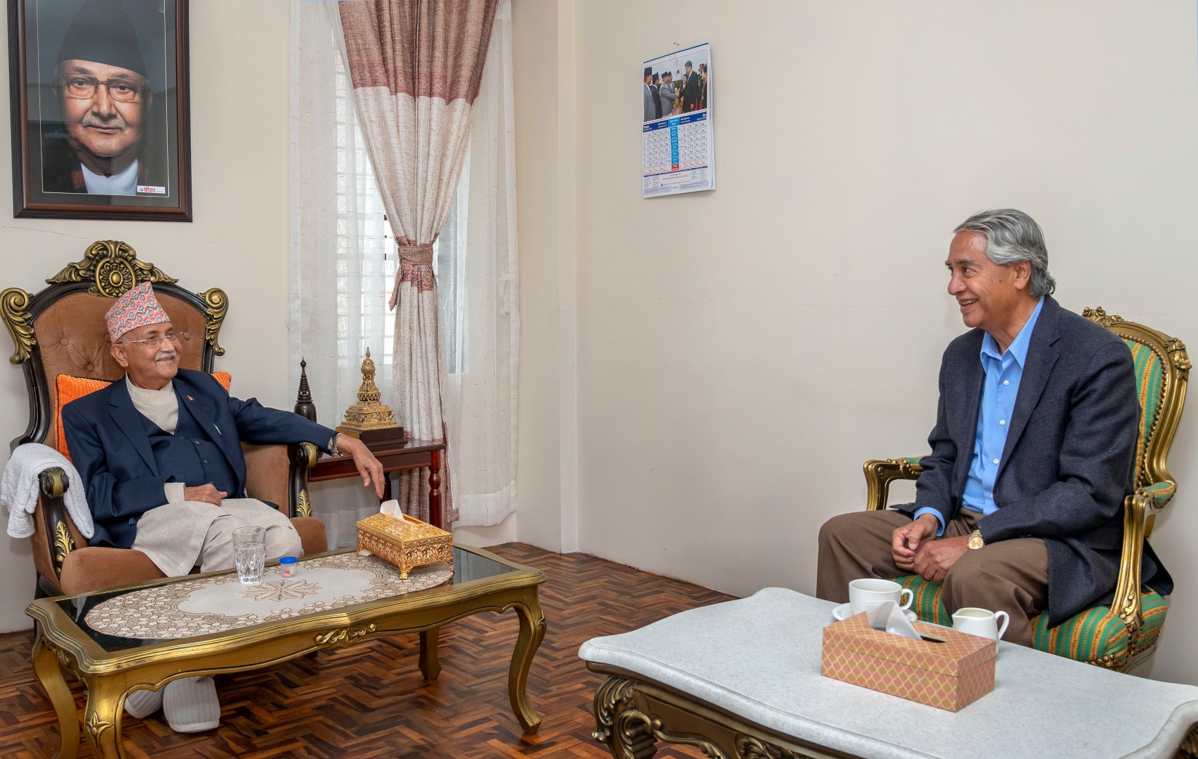 काँग्रेस सभापति देउवाले प्रधानमन्त्री ओलीलाई बालुवाटारमा भेटे