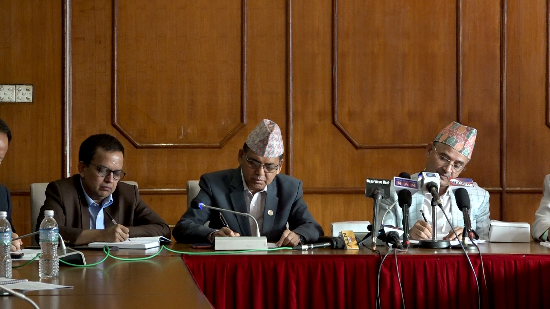 पहिरोले अवरुद्ध २९ राजमार्ग खुले, ७ सय ७४ स्थानको पहिरो हटाइयो