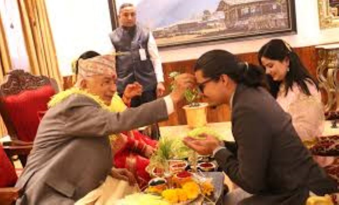 राष्ट्रपति पौडेलद्वारा सर्वसाधारणलाई टीका र जमरा प्रदान