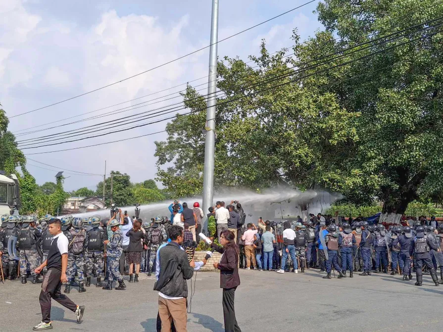 निषेधित क्षेत्र तोड्ने प्रयस गरेपछि सांसदसहित रास्वपाका १७ कार्यकर्ता पक्राउ