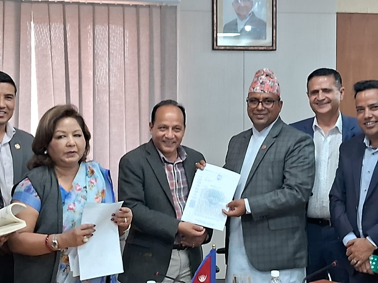 हवाई भाडावृद्धि नियन्त्रणबारे परराष्ट्र र श्रममन्त्रीसहित व्यबसायीहरुसँग छलफल