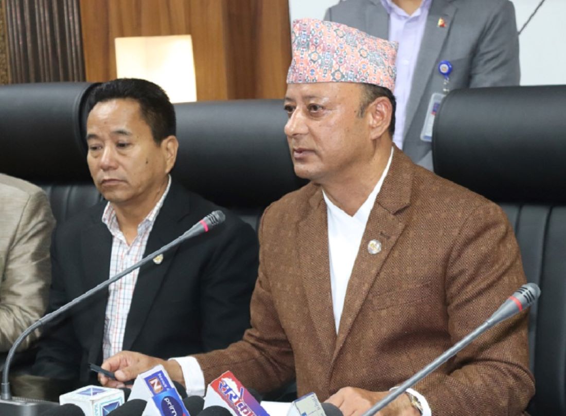 डेडिकेटेड र ट्रंक लाइन महसुल विवादबारेमा लाल आयोगको प्रतिवेदनमा के छ ?