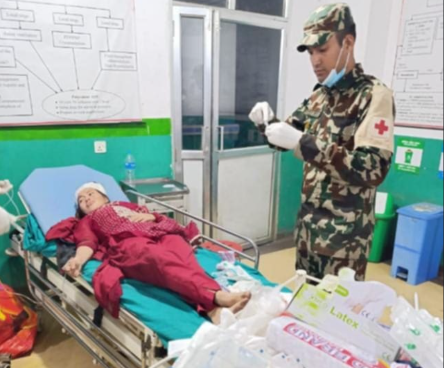 वनभोजबाट फर्कँदै गरेको गाडी दुर्घटना, २६ जना घाइते