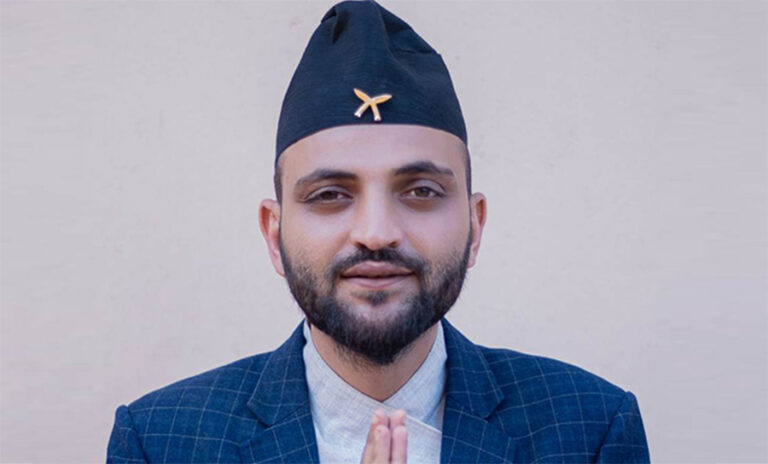 पुर्व गृहमन्त्री हिरासतमा सुतेको फोटो खिच्ने निकोलस भुसाल पक्राउ