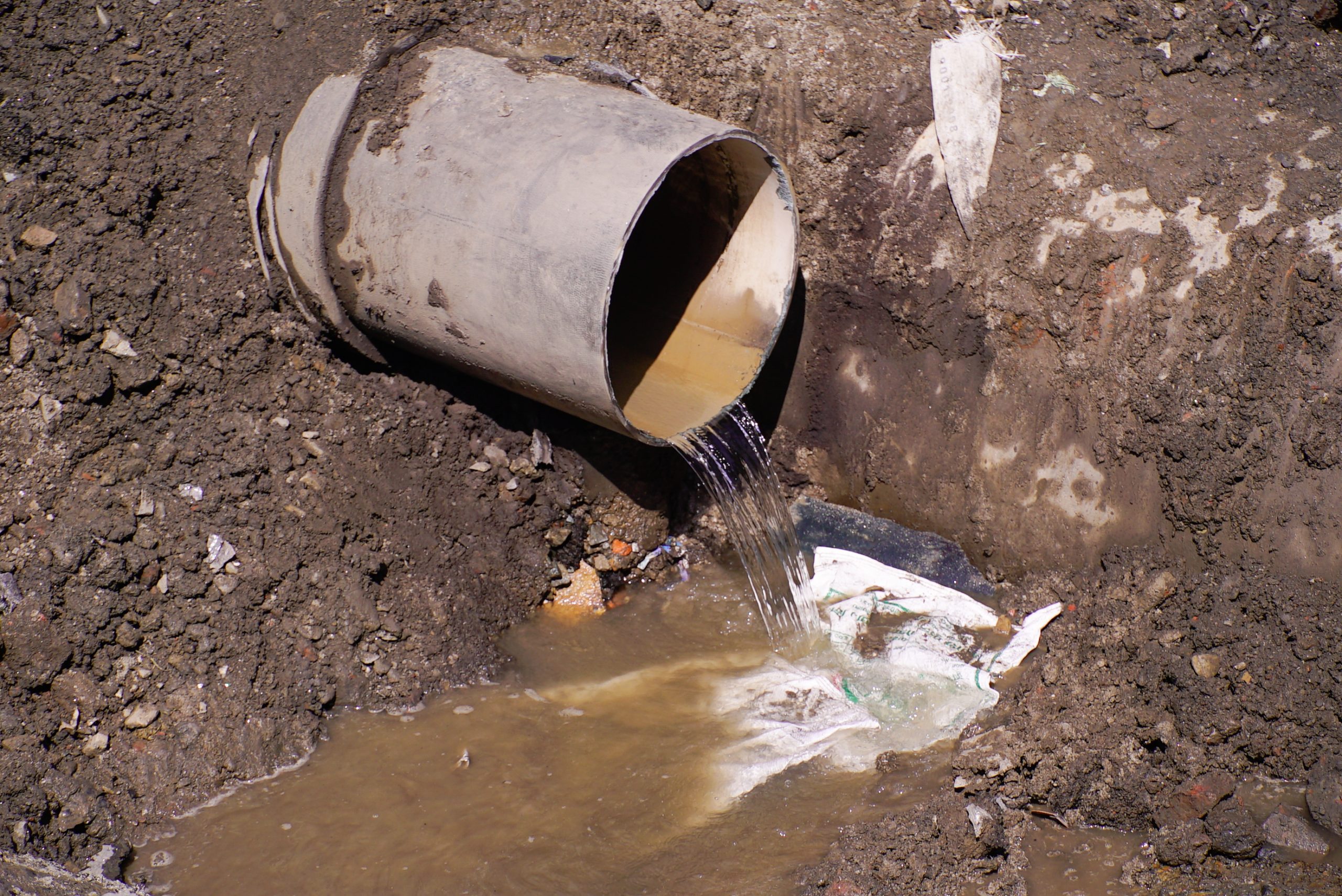 बबरमहलमा फुटेको खानेपानीको पाइप मर्मत सम्पन्न