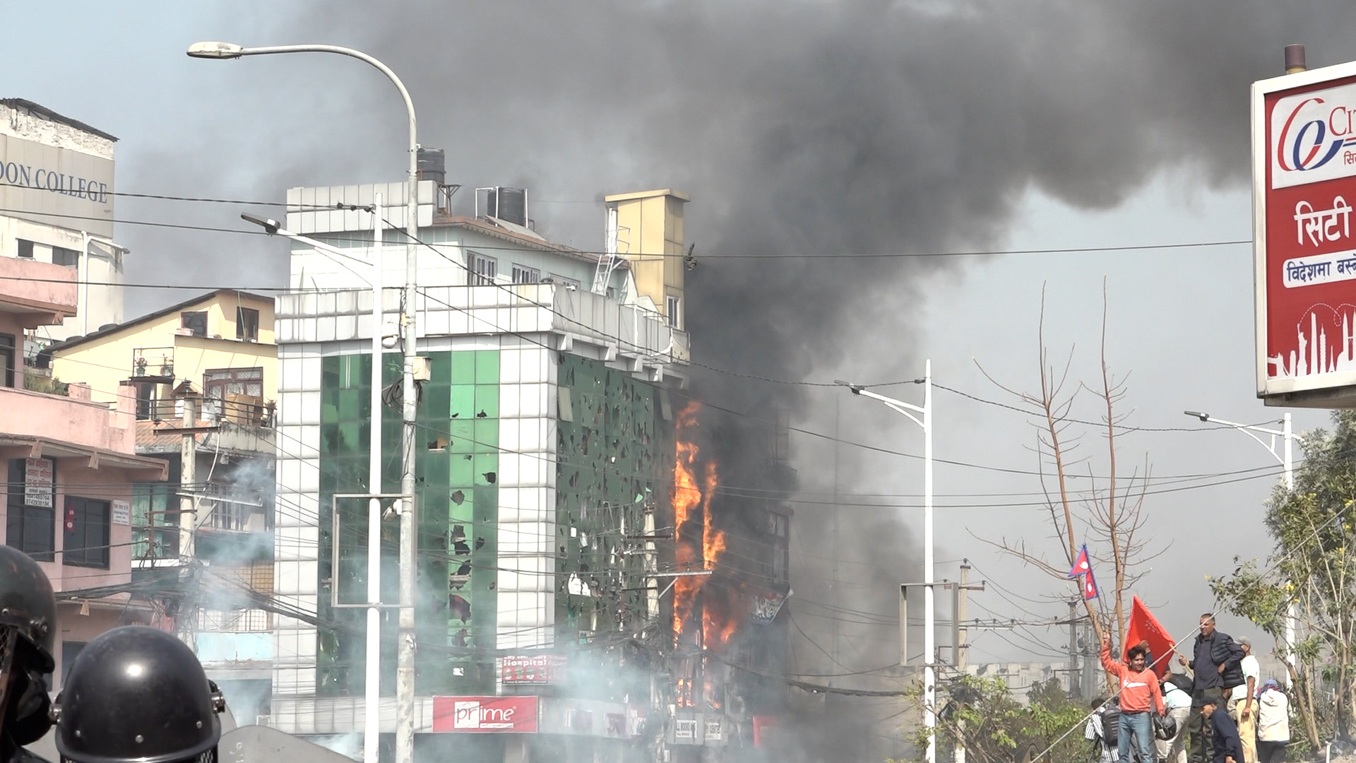 राजावादीको प्रदर्शन : मृत्यु हुनेको सङख्या २ पुग्यो, पत्रकार जलेको अवस्थामा मृत भेटिए
