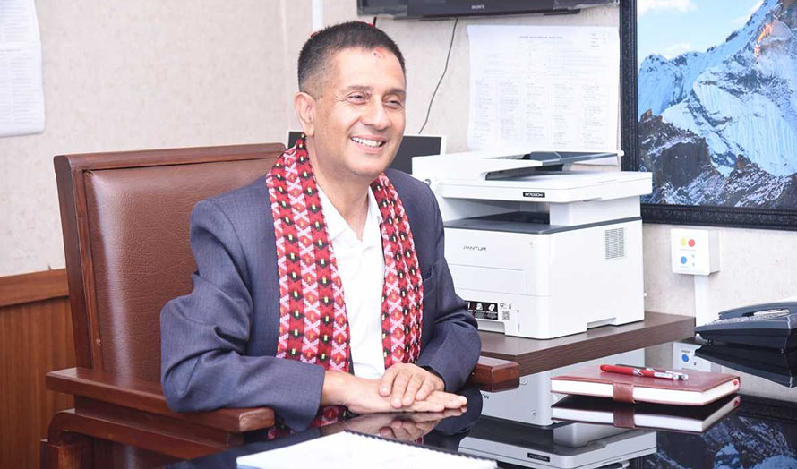 गुरागाईंलाई कार्यालयमा हाजिर नगराउने अडानमा महानगर