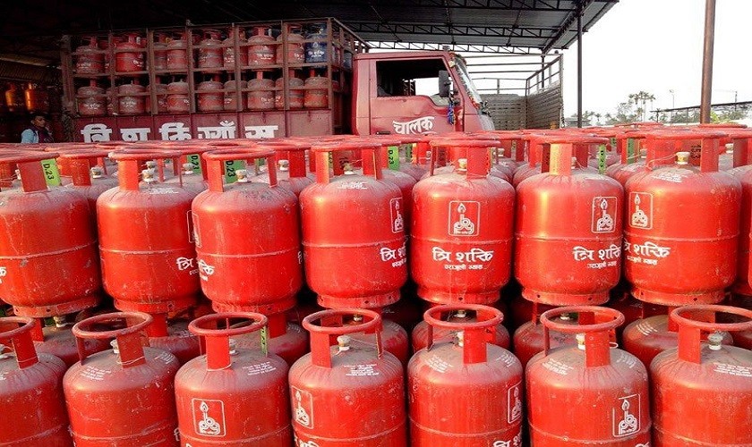 ग्यासको कृत्रिम अभाव सिर्जना गर्दै ठगी गर्नेलाई कारबाहीको माग