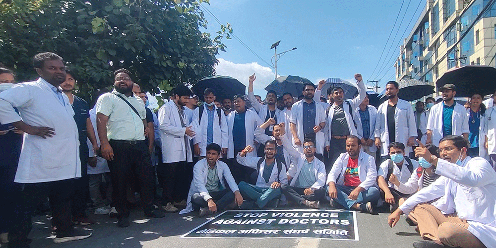 चिकित्सकहरूले बिहीबार स्वास्थ्य मन्त्रालय घेराउ गर्ने