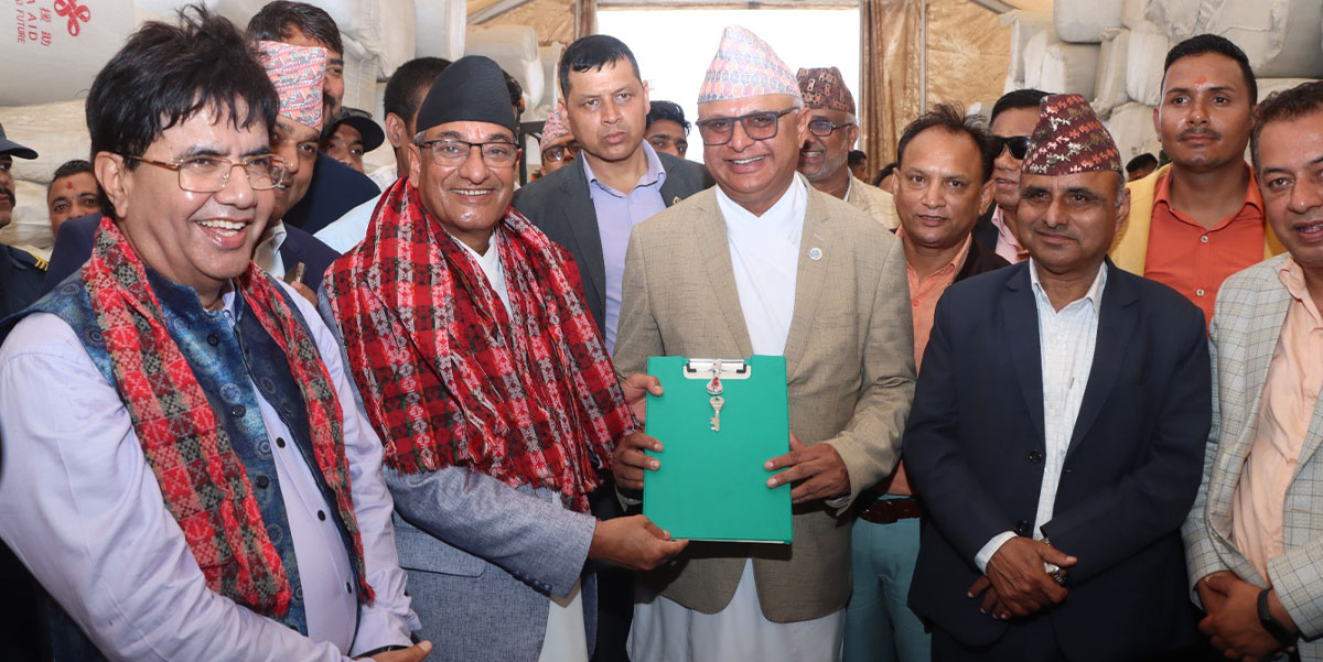 गठबन्धनमा कुनै खटपट छैन, प्रधानमन्त्री ओलीले प्रचण्डसँग फोटो खिच्दैमा असर पर्दैन : गृहमन्त्री लेखक