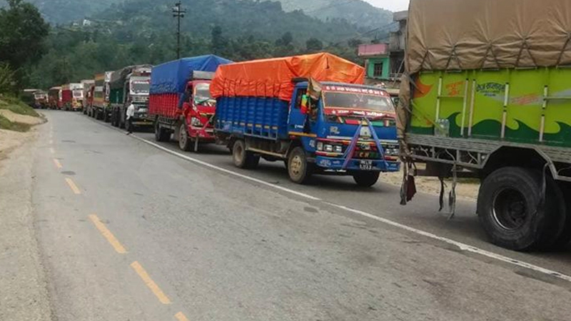 नागढुंगा–नौबिसे सडक दिउँसो पनि साढे ४ घण्टा बन्द