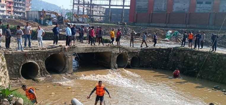 पनौतीमा बाढीमा बगेकी महिलाको अवस्था अझै अज्ञात