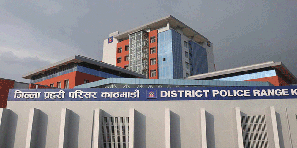 काठमाडौं प्रहरी परिसर गेटबाट थुनुवा भागे