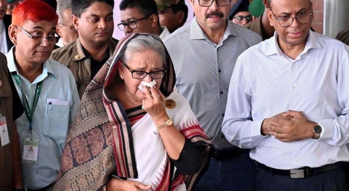 शेख हसिना विरुद्ध पक्राउ पुर्जी जारी