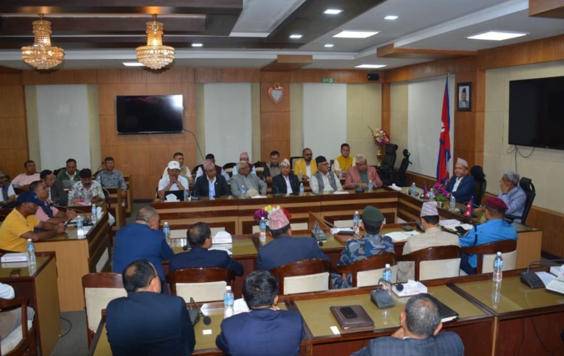 सिंहदरबारमा सरकार र यातायात व्यवसायीबीच वार्ता शुरु