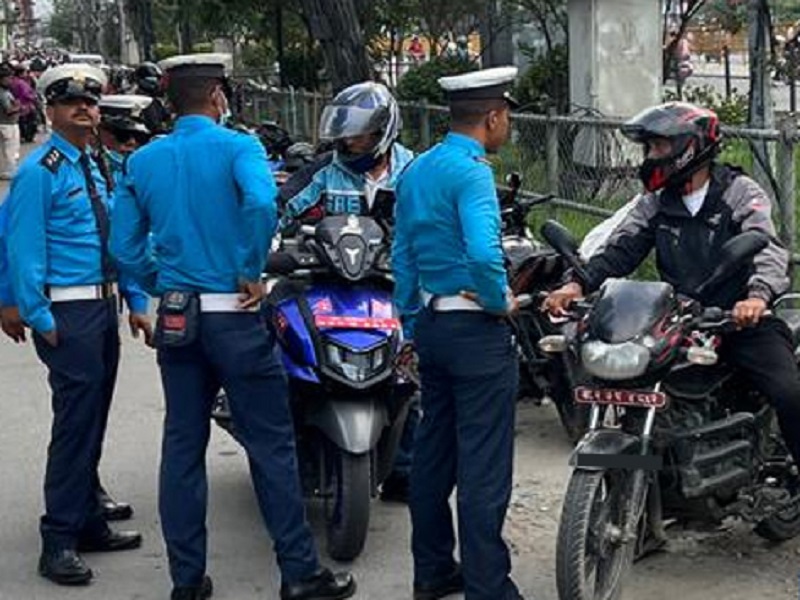 गाडी बन्दको मौका छोपी बढी भाडा लिने चालक कारबाहीमा