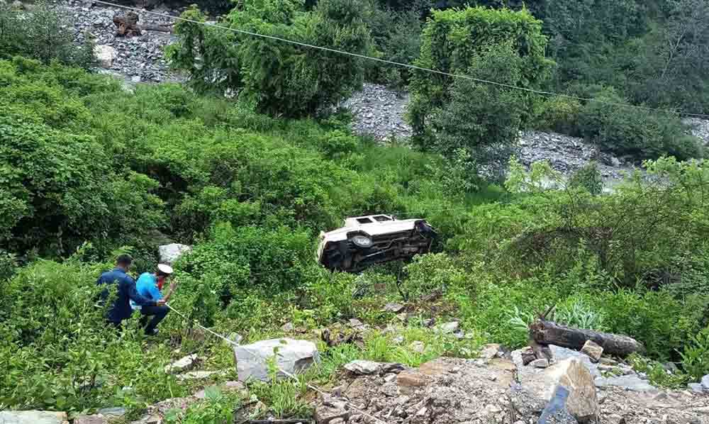 बागलुङको तालाखोलामा जीप दुर्घटना, १६ जना घाइते