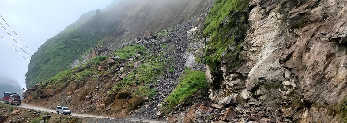 पहिरोले बेनी जोमसोम सडकखण्ड अबरुद्ध