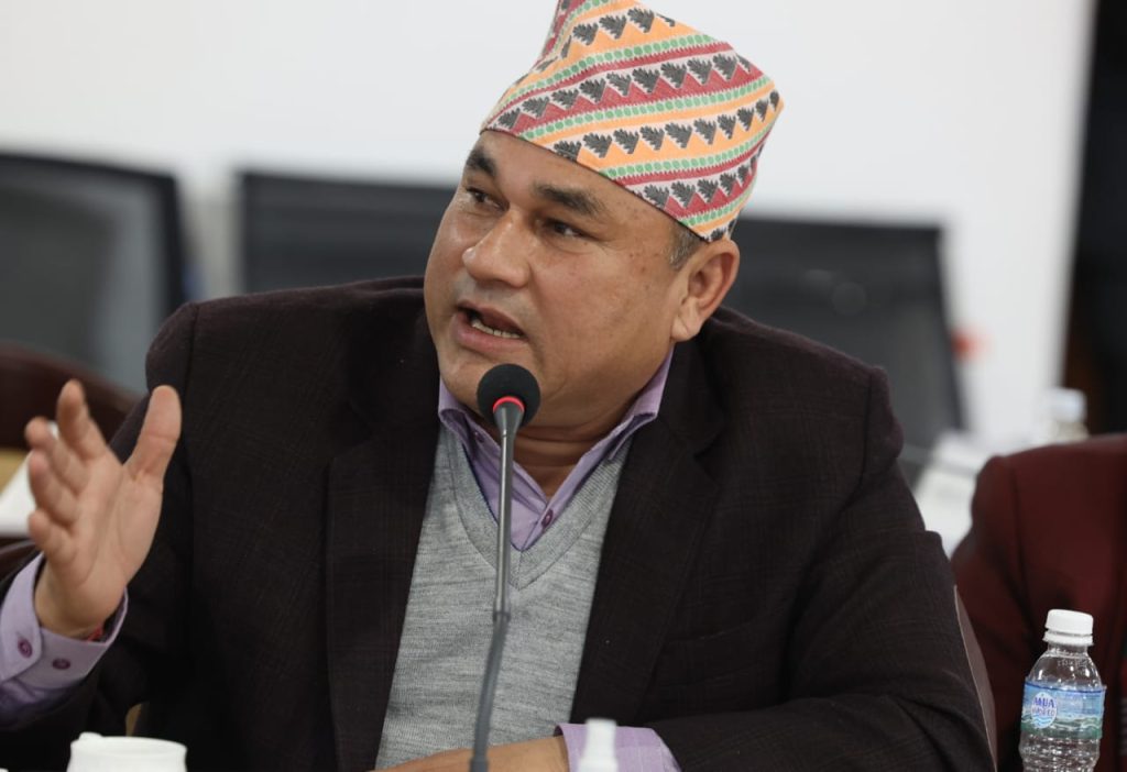 सुदुरपश्चिमका मुख्यमन्त्रीलाई मत दिन एमालेले ह्वीप लगायो