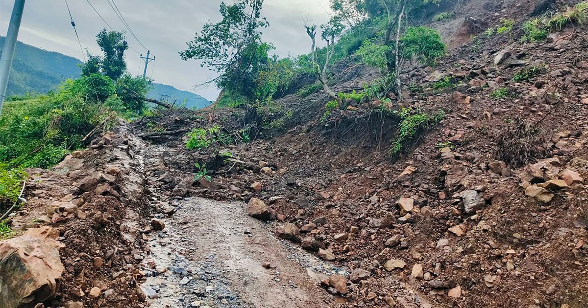 देशका विभिन्न ठाउँमा रातभरि ठूलो वर्षा, चार सडक अवरुद्ध