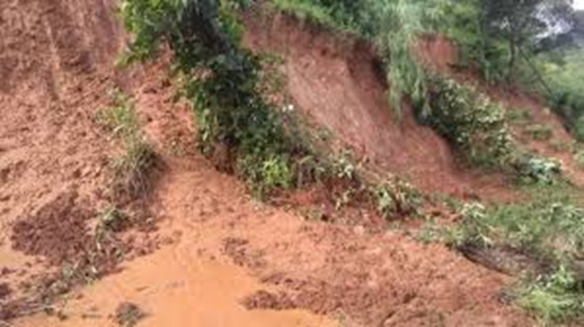 मध्यपहाडी लोकमार्गको सिन्धुली खण्ड अवरुद्ध