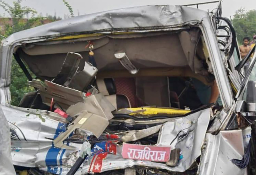 सुनसरीमा बस र विङ्गर ठोक्किदा ४ जनाको मृत्यु, २३ घाइते