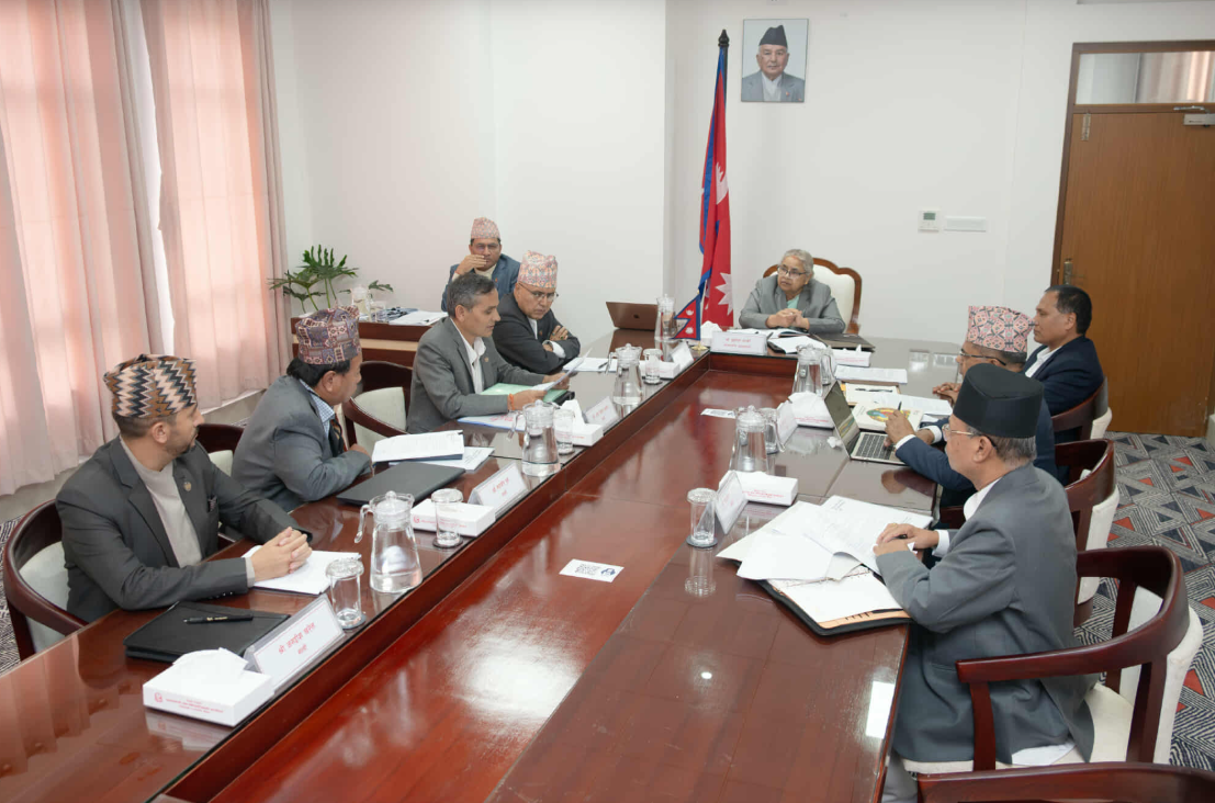 मन्त्रिपरिषद्को बैठक बस्दै, बैठक सकिनेबित्तिकै प्रधानमन्त्रीको सम्बोधन