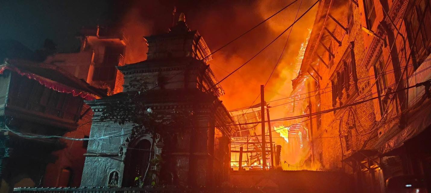 काठमाडौँको काष्ठमण्डप नजिकैका  ३ घरमा आगलागी