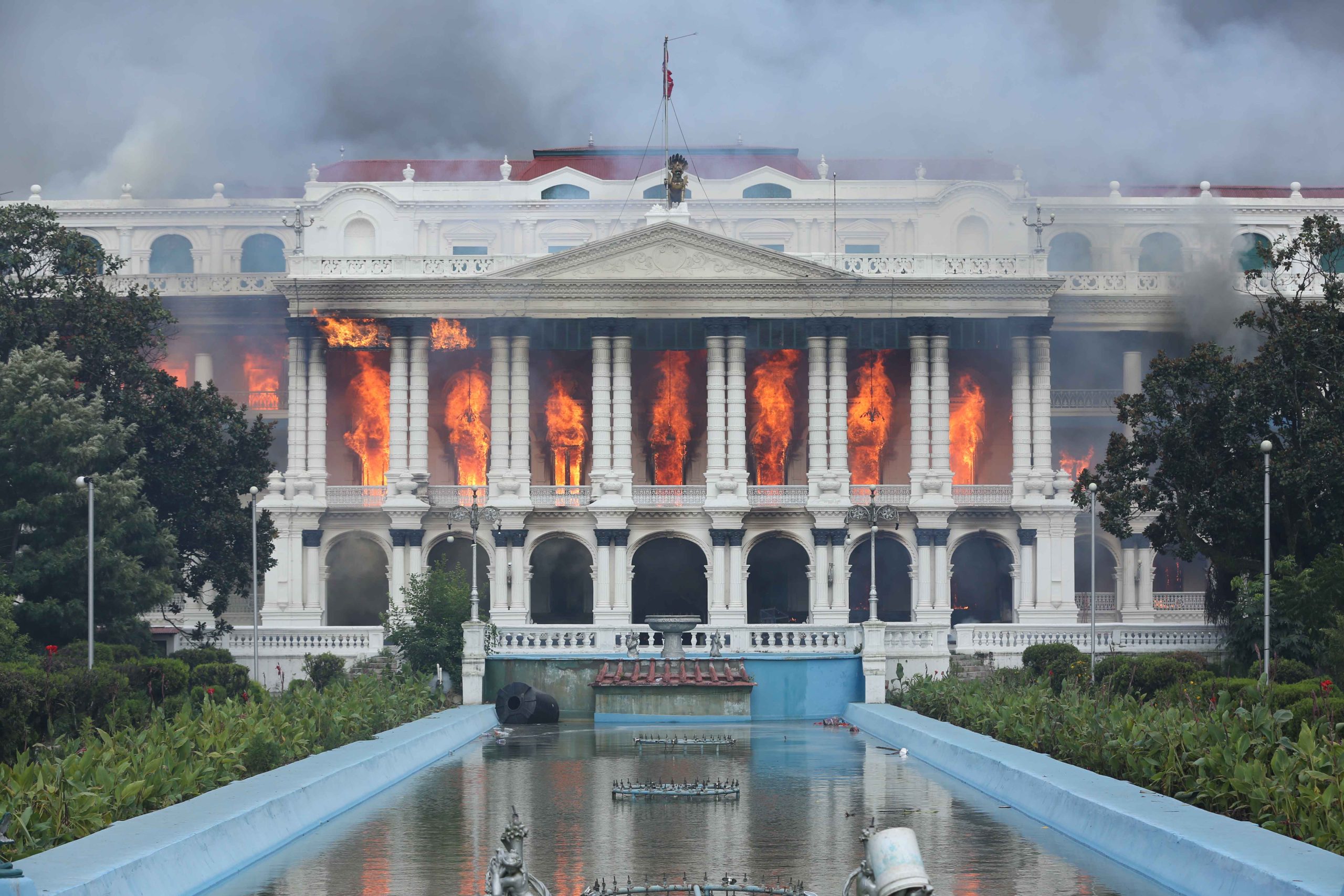 सिंहदरबार,शीतल निवास,संसद भवन लगायत अधिकाँस प्रशासनिक भवनहरु जले