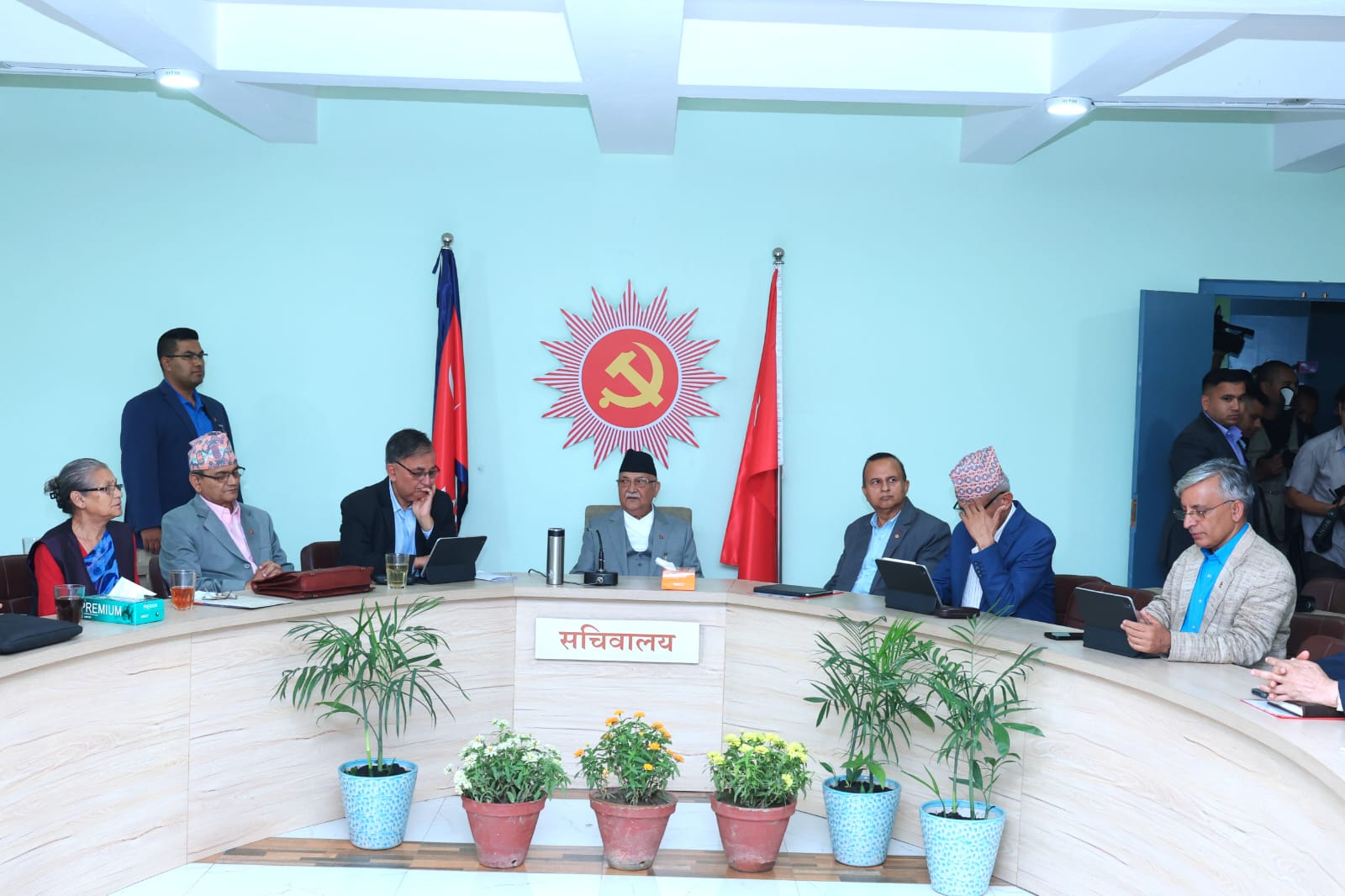 विधान महाधिवेशनबारे छलफल गर्न एमालेले सचिवालय बैठक बोलायो