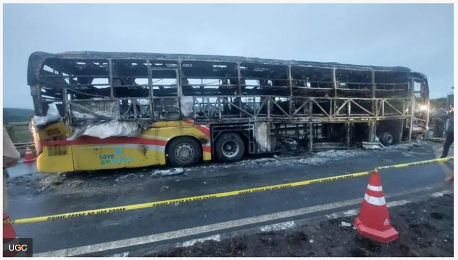 हैदराबादबाट बेंगलुरु जाँदै गरेको बसमा आगो लाग्दा १० जनाको मृत्यु