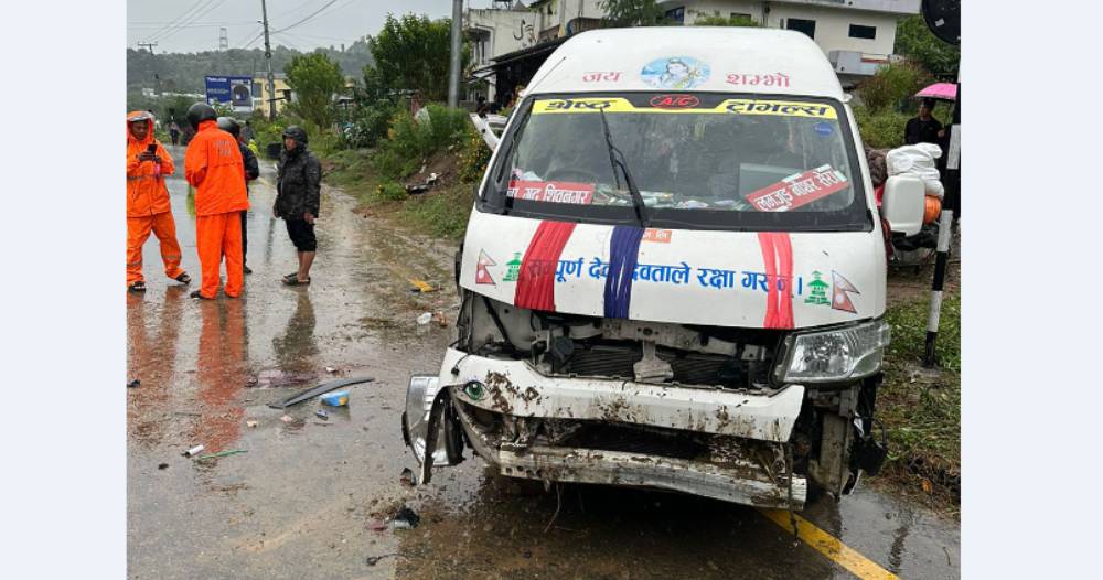 तनहुँमा माइक्रो दुर्घटना हुँदा १४ जना घाइते
