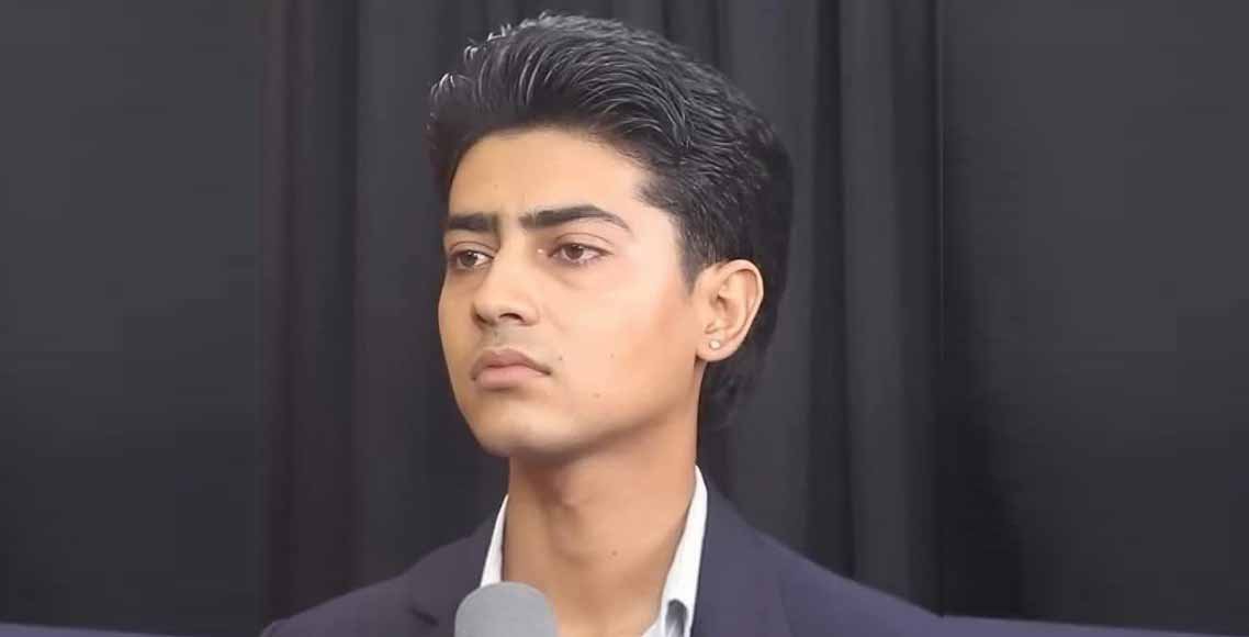 दल घोषणा गर्दै मिरज ढुंगाना