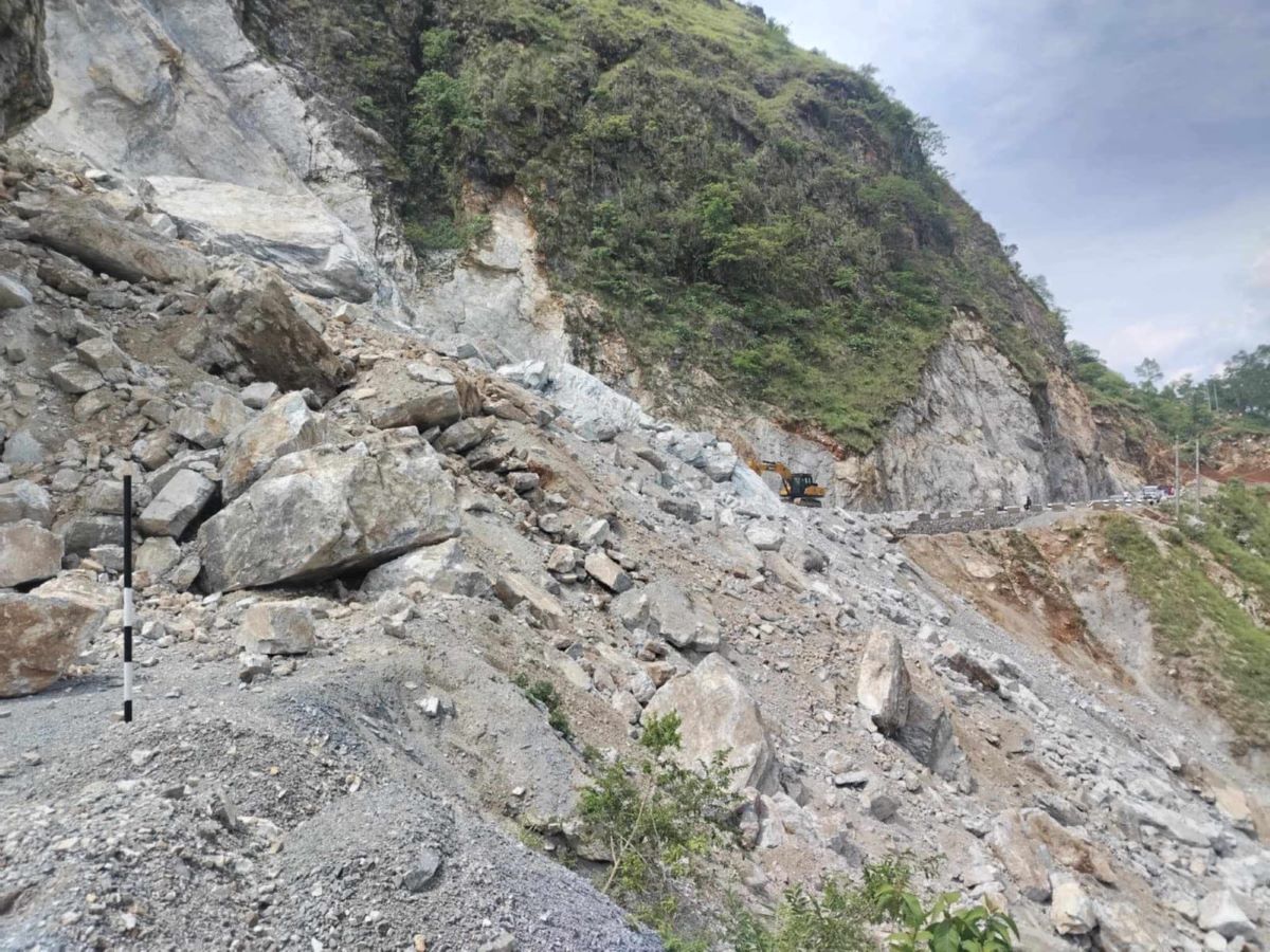 जोमसोम -कागबेनी सडक पूर्ण अवरुद्ध