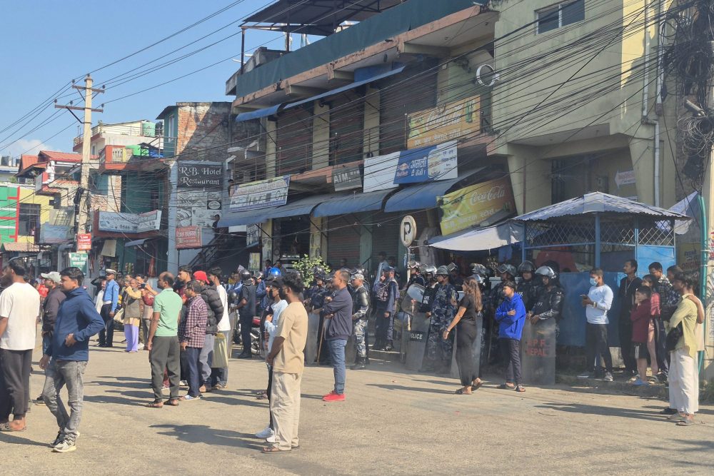 प्रहरीसँगको झडपमा सिमरामा चार घाइते