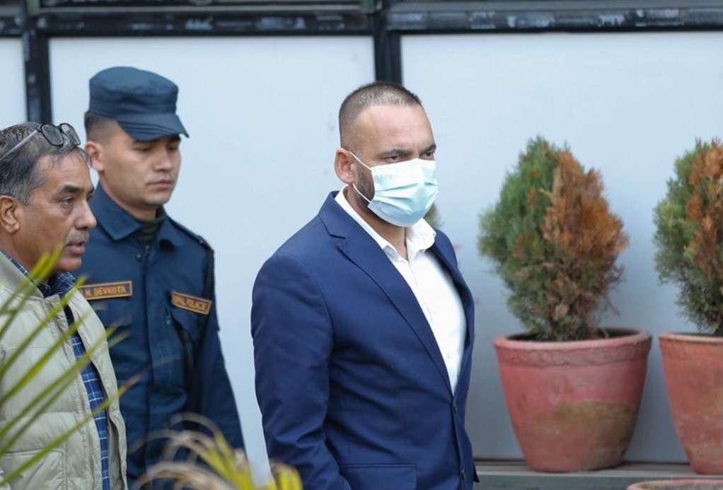 अधिकारीलाई पाँच लाख धरौटीमा रिहा गर्न आदेश