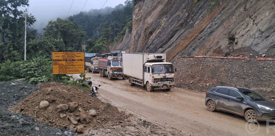 नवलपरासीको दाउन्ने खण्डमा सवारी आवागमन निकै कष्टकर