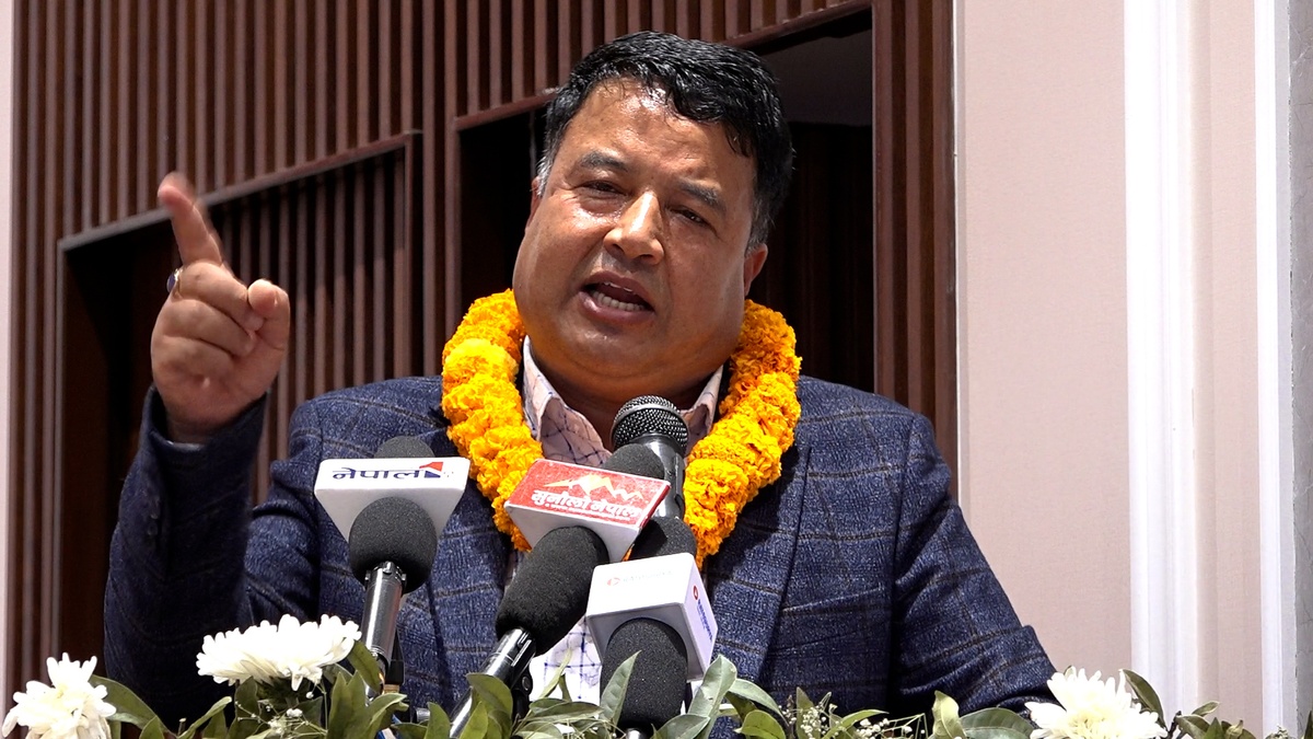महेश बस्नेतले रास्वपालाइ लक्षित गर्दै भने-घुमन्ते उम्मेदवारलाई विकास देखाइदिनुस्, भोट एमालेलाई दिनुस्