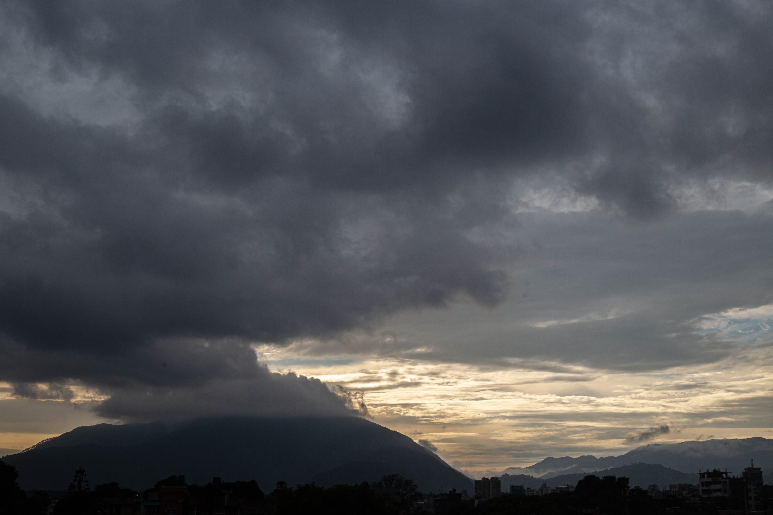 देशमा पश्चिमी वायुको आंशिक प्रभाव, केही स्थानमा हल्का वर्षा र हिमपातको सम्भावना