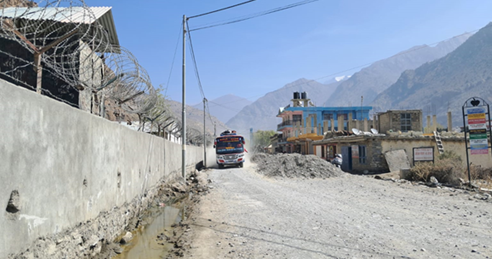 कोरलानाका जोड्ने (कोवाङ–जोमसोम) सडक फेरि अलपत्र