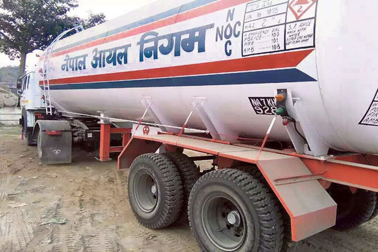 वीरगञ्ज नाका हुँदै भित्रिए दुई हजारभन्दा बढी एलपी ग्यासका बुलेट