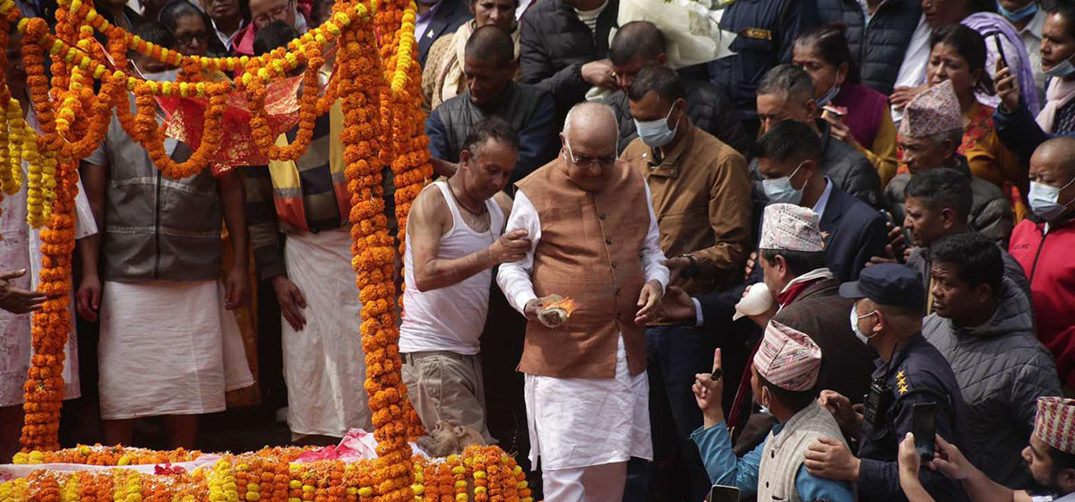 ओली पिता मोहनप्रसादको पशुपति आर्यघाटमा अन्त्येष्टि