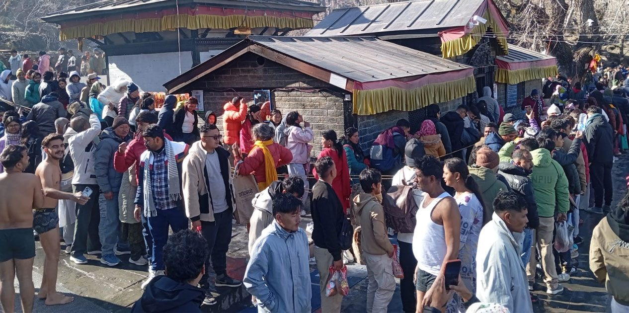 नयाँ वर्षमा बाह्र हजार बढीले गरे मुक्तिनाथको दर्शन