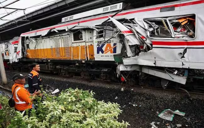 इन्डोनेसियामा रेल दुर्घटना : १४ जनाको मृत्यु, ८४ घाइते