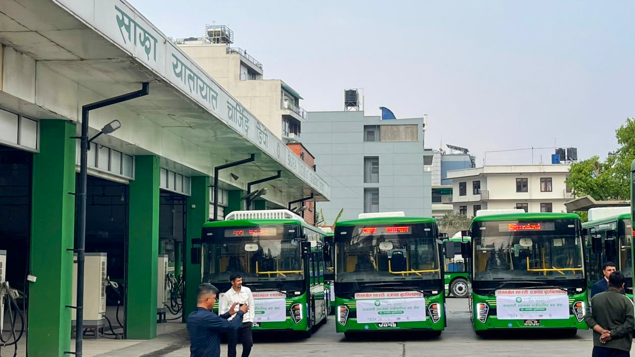 उपत्यकामा चल्यो रात्रिकालीन साझा बस