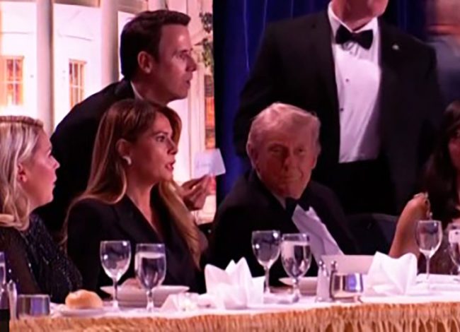 ट्रम्प सहभागी ‘ह्वाइट हाउस डिनर’ गोली चल्यो , ट्रम्पलाई आकस्मिक बाहिर निकालियो