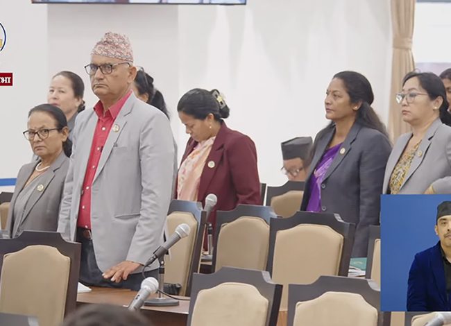 प्रधानमन्त्रीको उपस्थितिको माग गर्दै प्रतिनिधिसभा बैठक अवरुद्ध