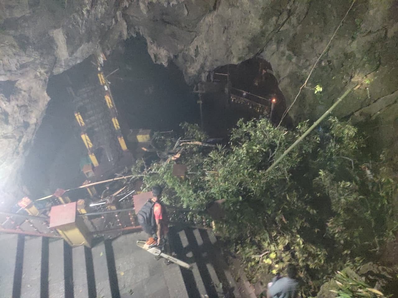 हलेसी गुफामा राति रुख ढल्यो, मन्दिर क्षेत्रमा सामान्य क्षति