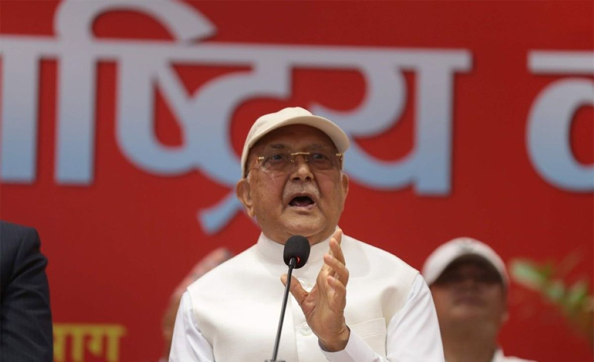नेतृत्व नछोड्ने एमाले अध्यक्ष ओलीकाे घोषणा,भने- पक्ष विपक्षमा सेना हुनु हुँदैन