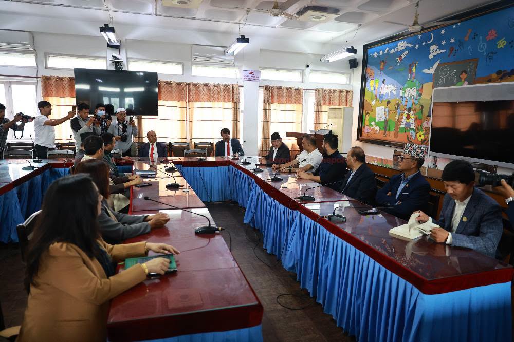 सुनसरी घटनापछि राजनीतिक दल एकै ठाउँमा, रवि लामिछानेको आह्वानमा सर्वदलीय बैठक सुरु